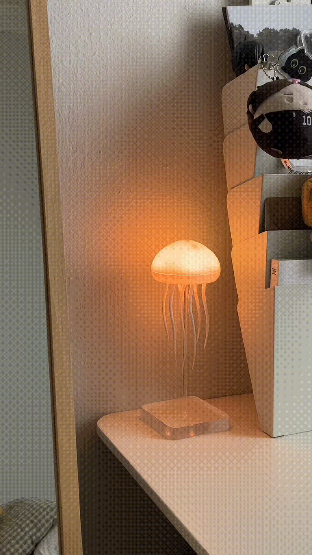 JellyLight™ Denizanası Gece Lambası – Okyanus Havası, Huzur ve Dekor Bir Arada